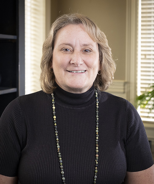Paula Hepp headshot photo